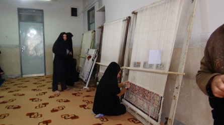 بافت 26 تخته فرش توسط مددجویان هنرمند تحت حمایت کمیته امداد شهرستان صحنه بافت 26 تخته فرش توسط مددجویان هنرمند تحت حمایت کمیته امداد شهرستان صحنه