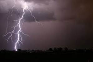 یک جوان کنگاوری بر اثر صاعقه جان باخت