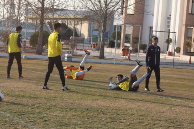 ۲۶ بازیکن دعوت شده به اردوی تیم فوتبال جوانان معرفی شدند ۲۶ بازیکن دعوت شده به اردوی تیم فوتبال جوانان معرفی شدند