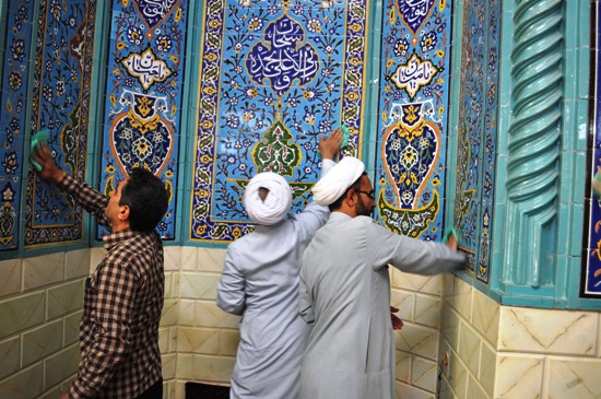 مساجد صحنه در آستانه فرا رسیدن ماه مبارک رمضان غبار روبی شدند