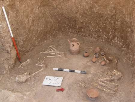 کشف گورستان دوره اشکانی در وستمین کیاسر کشف گورستان دوره اشکانی در وستمین کیاسر