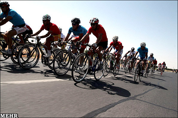 رقابت‌های دوچرخه سواری جایزه بزرگ مرصاد در کرمانشاه برگزار می‌شود