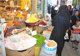 معضل همیشگی سد معبر در خیابان های پاوه/ حقوقی که در خیابان ها تضییع می شود 