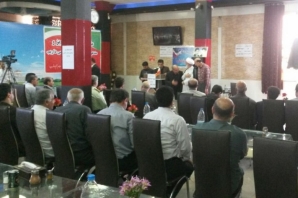 کارگران روز مزد سیاهی لشکر مراسم چند ده نفره اصلاح طلبان/ از لغو سفر هادی خامنه ای به اسلام آباد غرب تحت فشار مردم تا دعوای اصلاح طلبها بر سر تریبون کارگران روز مزد سیاهی لشکر مراسم چند ده نفره اصلاح طلبان/ از لغو سفر هادی خامنه ای به اسلام آباد غرب تحت فشار مردم تا دعوای اصلاح طلبها بر سر تریبون