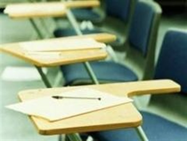 43 روز از تذکر رهبری به مسئولین گذشت/ دانشجویان بورسیه همچنان سر در گم