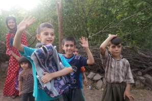 	حمایت های آموزشی سپاه به منطقه شاهو هم رسید/ لبخند رضایت کودکان اورامانات از اقدامات پاسداران انقلاب + تصاویر 