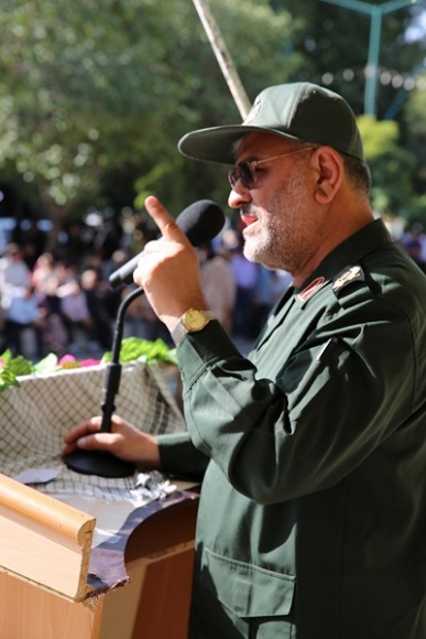 	رژه نیروهای مسلح در شهرستان اسلام آباد غرب برگزار شد+تصاویر 