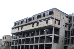 	ابتلای پروژه بیمارستان 70 تختخوابی پاوه به بیماری "تاخیر"/ از نبود اعتبار برای تکمیل پروژه تا انتقاد کارشناسان به نحوه ساخت 