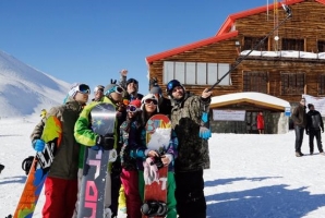 	تفاوت اقلیم های جغرافیایی راهی برای جذب گردشگر/ از امکان برگزاری جشنواره های زمستانی در کنگاور تا احداث پیست اسکی در اطراف کرمانشاه 