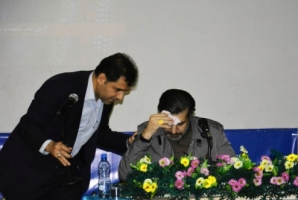 	استفاده بی پروا از عوامل و امکانات دولتی 47 روز مانده به انتخابات/ ضعف اطلاعات سیاسی خرازی با صدای گرفته/ سخنران جلسه را نا تمام گذاشت 