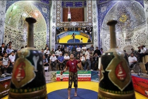 	صدای زنگ مرشد میان شلوغی ها گم شد/ جدال پهلوانی با آلزایمر اجتماعی 