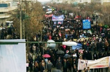  عاشقان کدخدای آمریکایی بخوانند/ جمعیت انقلابی کرمانشاه خواب از چشمان عناصر فتنه ربود + فیلم 