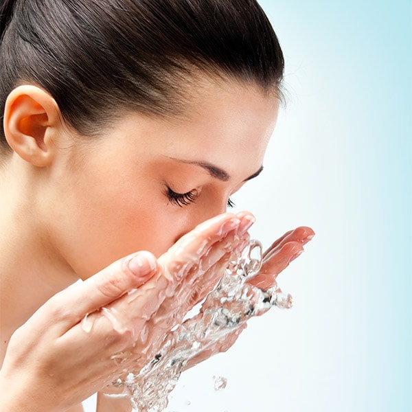  ﻿ 10 اشتباه بزرگ در شست‌وشوی صورت 