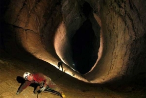 	«پرآو»رازبی‌غایت آب وسنگ/غاری که بربلندای نام اورست قامت برافراشت 