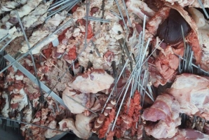 	پلمب۳مرکزتوزیع مواد غذایی درکرمانشاه/ ۸۰۰ کیلو گوشت غیرمجازکشف شد 