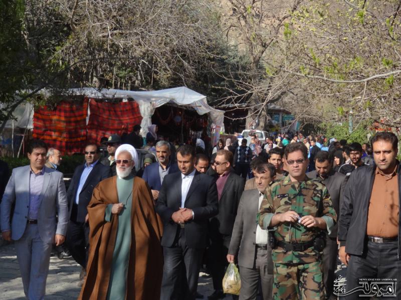 آیت الله عراقی از غرفه های صنایع دستی بانوان صحنه ای بازدید کرد /بازدید بیش از ۴۲ هزار گردشگر و مسافر نوروزی از جاذبه های گردشگری شهرستان صحنه + تصویر