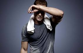  عرق کردن زیاد نشانه چیست و چگونه آن را برطرف کنیم؟ 