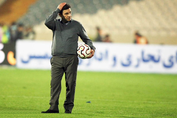 بزودی نقاب از چهره برخی برداشته می شود/از شرافت فوتبال دفاع کردیم