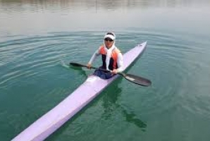  بانوی قایقران کرمانشاهی تنها نماینده بانوان ایرانی در مسابقات قهرمانی آب های آرام آلمان شد 