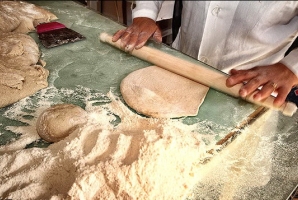 	خبازی به تعداد کافی در کرمانشاه وجود دارد/مشکل کمبود نان نداریم 