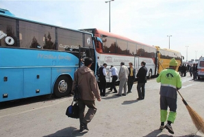 	سختی انتظار در پایانه کرمانشاه/ دلال‌ها مشغول کارند 