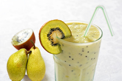 اسموتی گلابی و کیوی روشی طبیعی برای مقابله با نفخ و یبوست اسموتی گلابی و کیوی روشی طبیعی برای مقابله با نفخ و یبوست