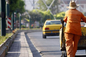 	انتظار چندماهه نارنجی پوشان اسلام آبادی برای دریافت حقوق های معوقه/ کارگرانی که از ترس بیکاری شکایت هم نمی کنند 