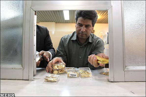 تداوم صعود قیمت سکه در بازار / دلار ۸ تومان گران شد