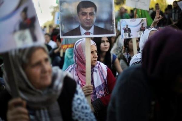 حزب «دموکراتیک خلق» پارلمان ترکیه را تحریم کرد حزب «دموکراتیک خلق» پارلمان ترکیه را تحریم کرد