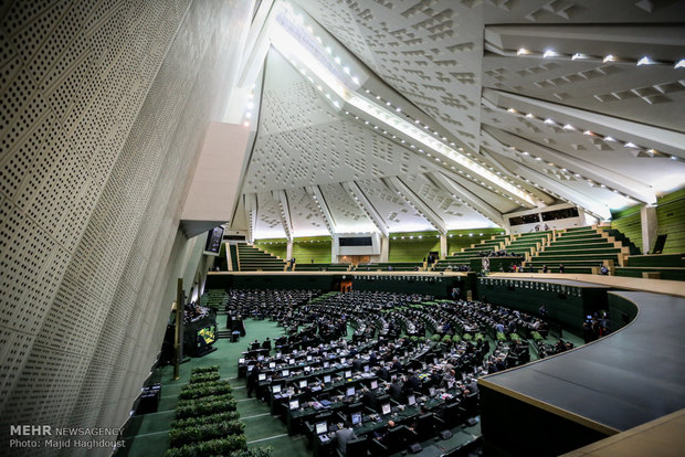 مجلس وزیران کشور و اقتصاد را برای پاسخ به ۳ سئوال فراخواند مجلس وزیران کشور و اقتصاد را برای پاسخ به ۳ سئوال فراخواند