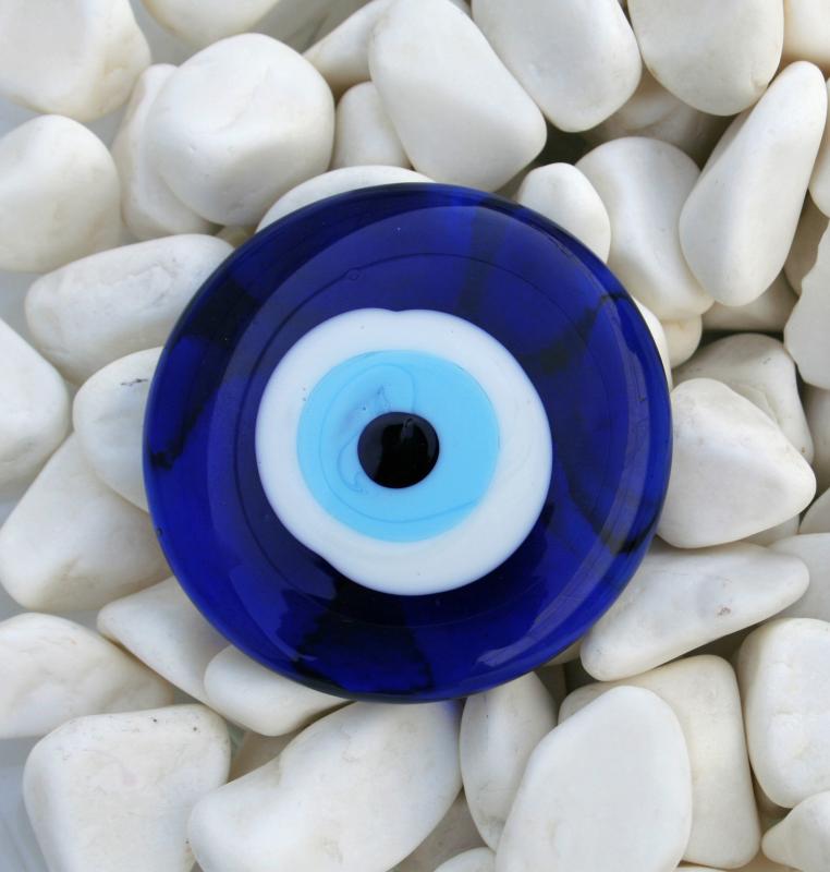  چشم‌زخم خرافه است یا واقعیت دارد 