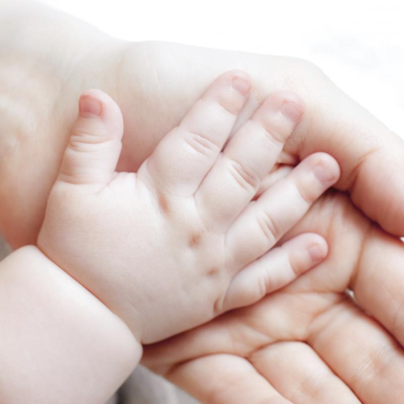  چگونه ناخن های نوزاد را کوتاه کنیم؟ 