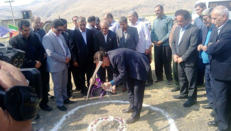 مراسم کلنگ زنی احداث و ساخت مدرسه روستای شاهپورآباد و امین آباد ، از توابع بخش دینور انجام شد