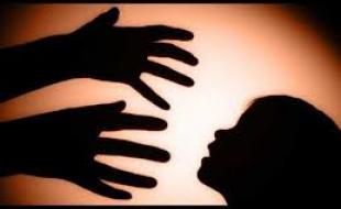  کتک خوردن بی رحمانه دختر بچه کرمانشاهی از مادرش
