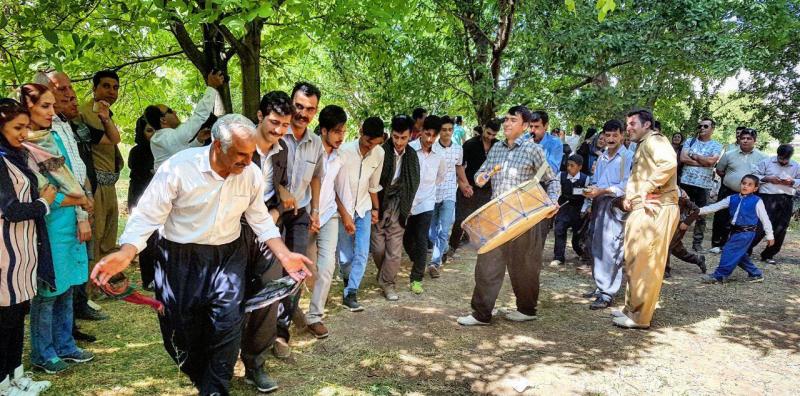  جشنواره تهیه روغن کرمانشاهی در بخش دینور شهرستان صحنه برگزار شد