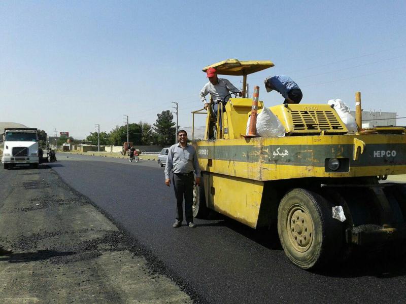 خیابان سازی وعملیات آسفالت ریزی خیابان ها ومعابرهای شهر میانراهان در حال انجام است
