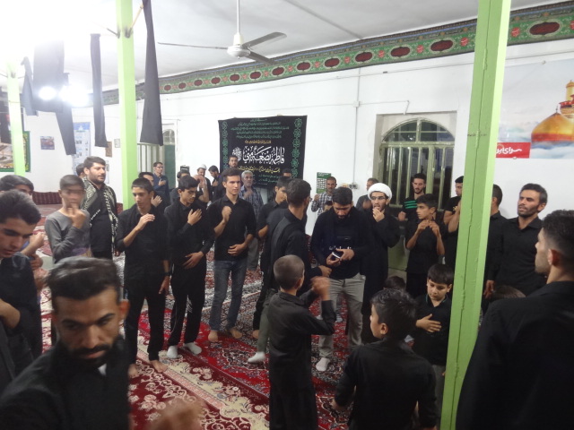 مراسم شب نهم محرم در روستای علی گرزان شهرستان صحنه برگزار شد