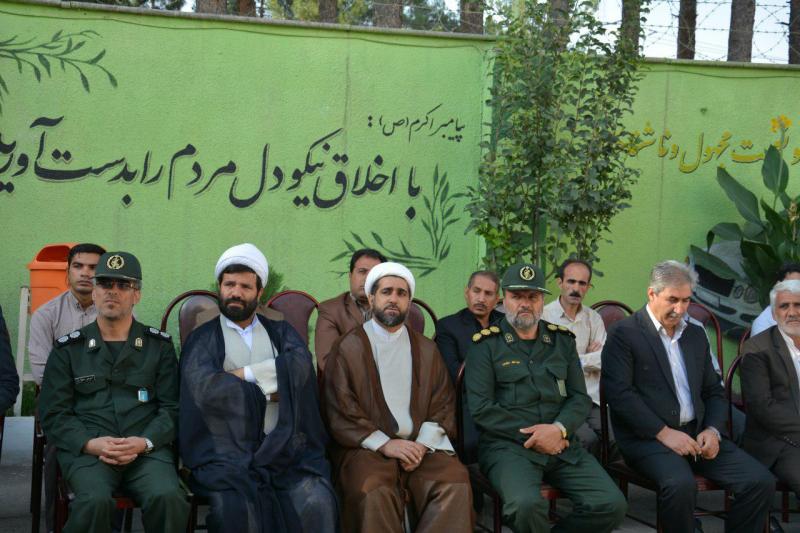 مراسم صبحگاه مشترک نیروهای نظامی و انتظامی در صحنه برگزار شد