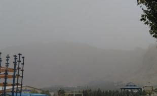 گرد و غبار در آسمان کرمانشاه تا شنبه ادامه دارد 