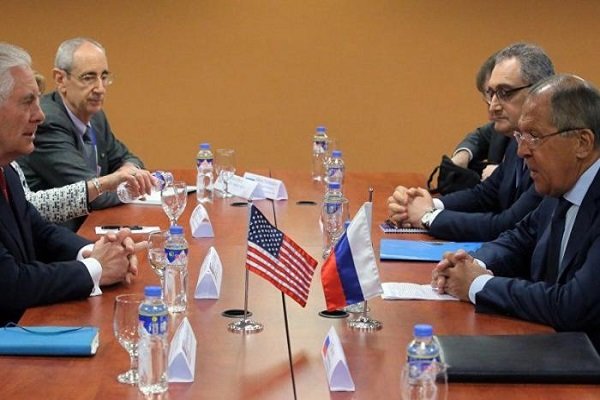 دیدار کوتاه «لاوروف» و «تیلرسون» در حاشیه اجلاس اپک دیدار کوتاه «لاوروف» و «تیلرسون» در حاشیه اجلاس اپک
