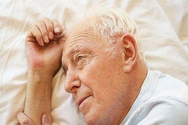 اختلال در خواب با افزایش ریسک آلزایمر همراه است اختلال در خواب با افزایش ریسک آلزایمر همراه است