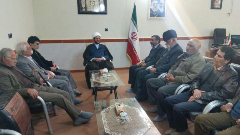 جمعی از سران اهل حق شهرستان صحنه با امام جمعه این شهرستان دیدار کردند + عکس جمعی از سران اهل حق شهرستان صحنه با امام جمعه این شهرستان دیدار کردند + عکس