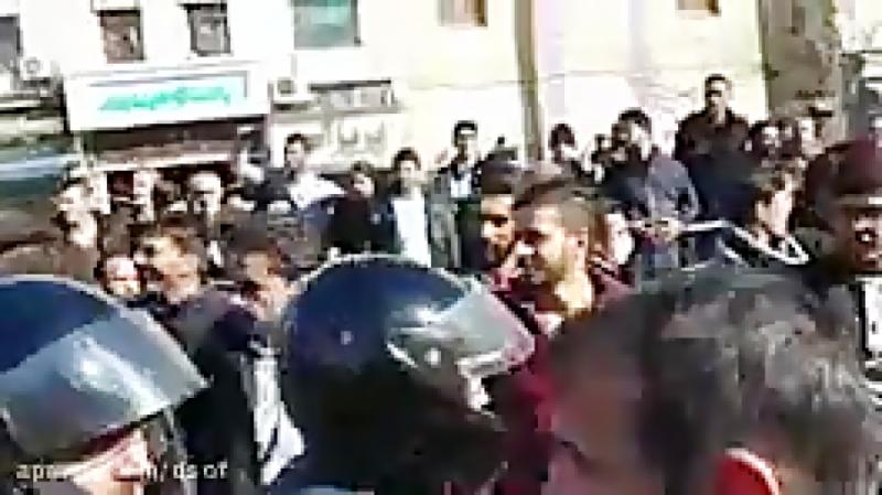 مطالبه سپرده گذاران موسسات مالی از دولت در کرمانشاه مطالبه سپرده گذاران موسسات مالی از دولت در کرمانشاه