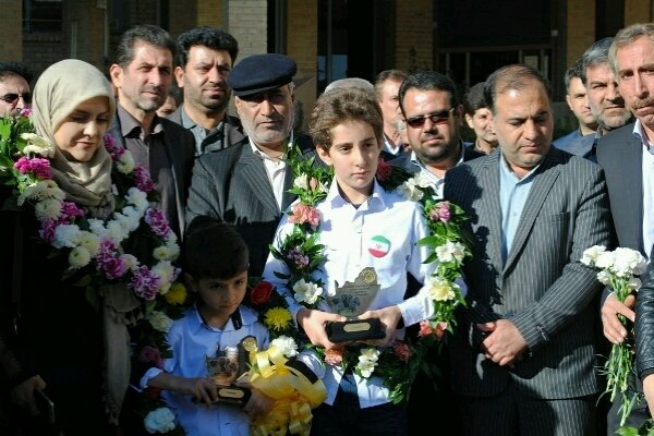 عنوان نخست مسابقات جهانی کودکان هوشمند خلاق دانش آموز صحنه ای رسید عنوان نخست مسابقات جهانی کودکان هوشمند خلاق دانش آموز صحنه ای رسید