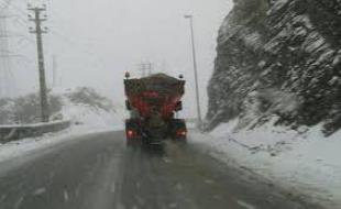 رانندگان از تردد غیر ضروری در جاده های برفگیر اورامانات پرهیز کنید رانندگان از تردد غیر ضروری در جاده های برفگیر اورامانات پرهیز کنید