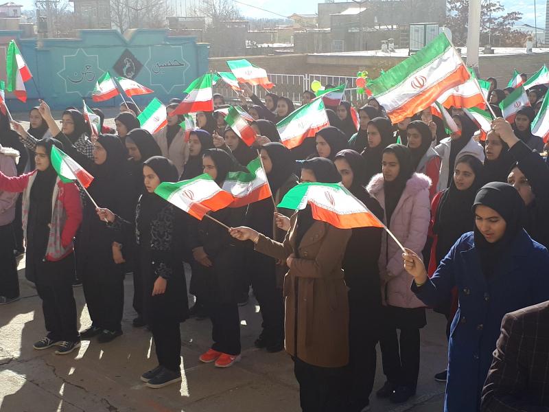 زنگ انقلاب در دبیرستان دخترانه خدیجه کبری (ص) شهر صحنه نواخته شد 