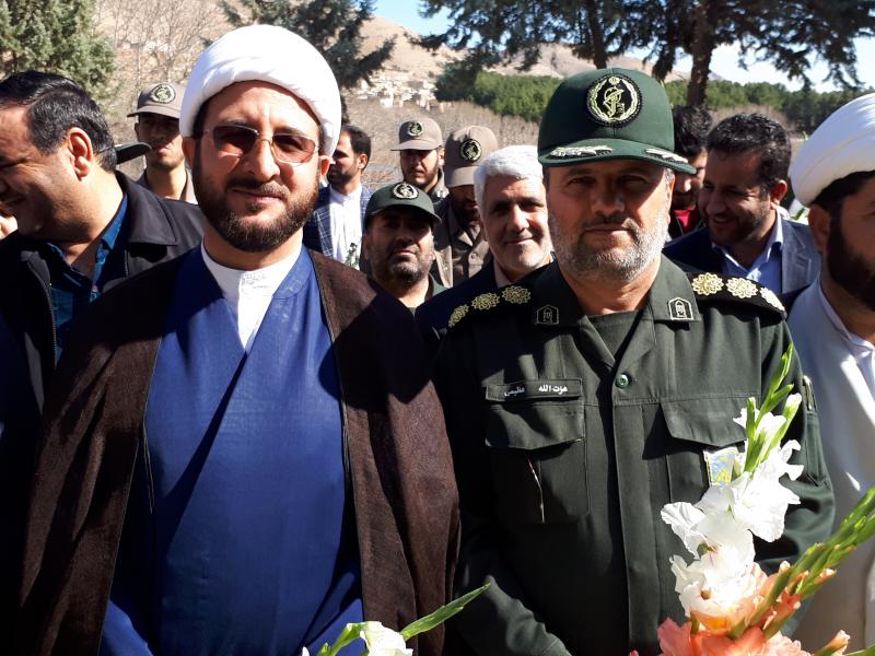  گلزار شهدای صحنه به مناسبت دهه فجر عطرافشانی شد