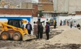 تسطیح و شن ریزی سطح کمپ های چادر و اسکان موقت زلزله زدگان سرپل ذهاب 