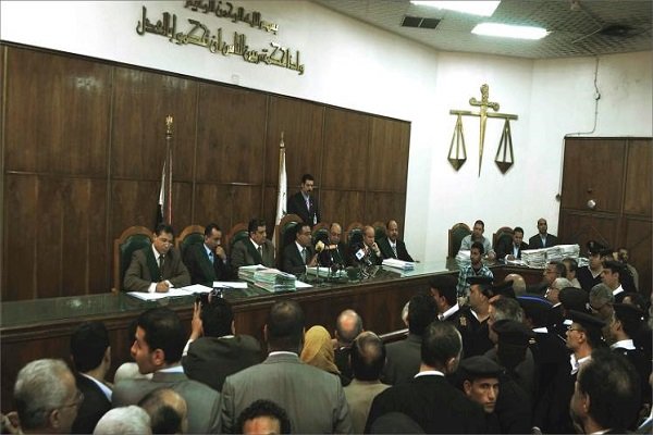 دادگاه مصر ۱۰ متهم به تشکیل گروه تروریستی را به اعدام محکوم کرد دادگاه مصر ۱۰ متهم به تشکیل گروه تروریستی را به اعدام محکوم کرد