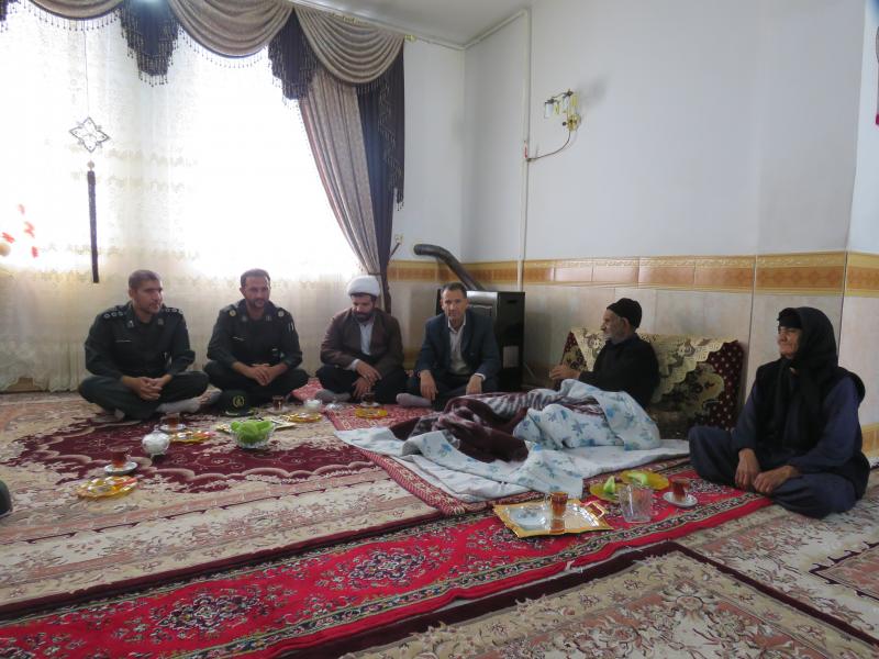 به مناسبت اعیاد شعبانیه از خانواده شهدای روستاهای تابعه شهرستان صحنه بازدید و سرکشی شد